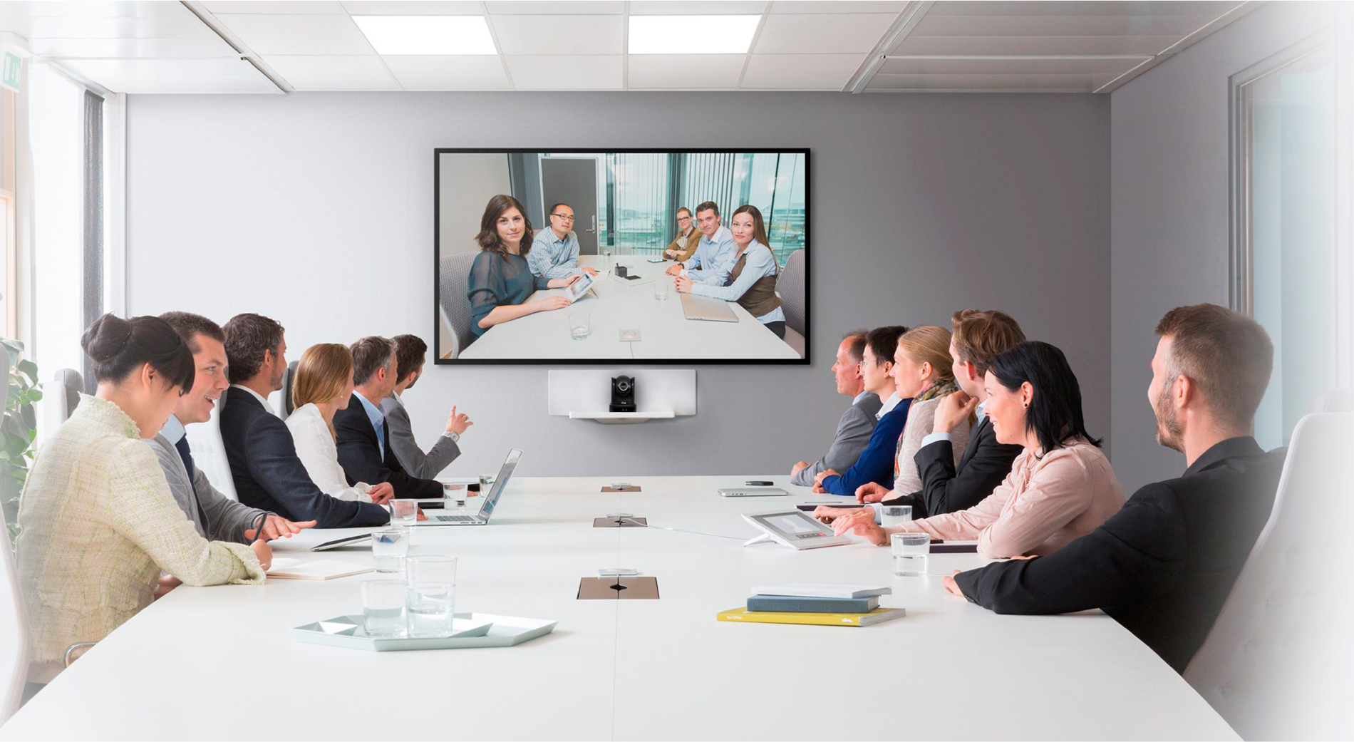 Sala de videoconferencia mediana